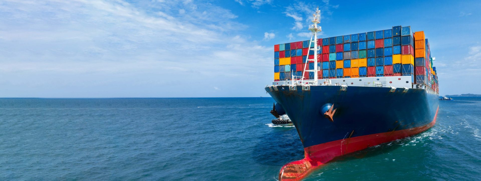 Buque de carga con seguro marítimo